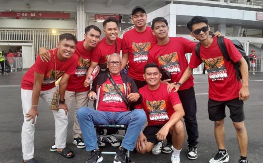 suporter-yang-rela-tempuh-ribuan-km-demi-klubnya