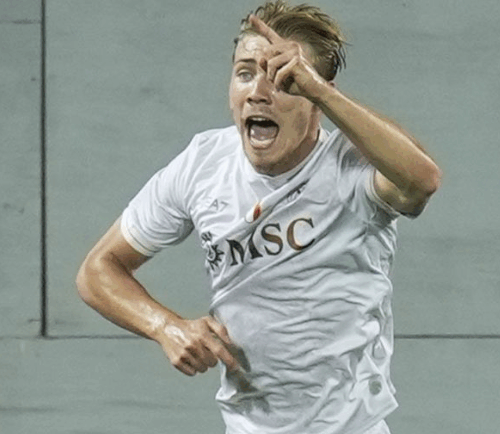 debut-fantastis-pemain-rasmus-hojlund-di-napoli