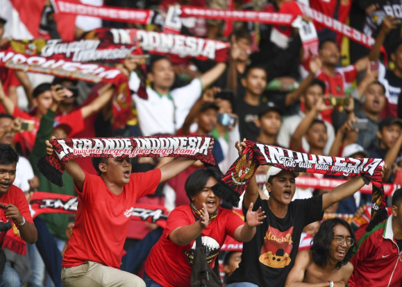 supporter-sepak-bola-dan-pengaruh-media-sosial